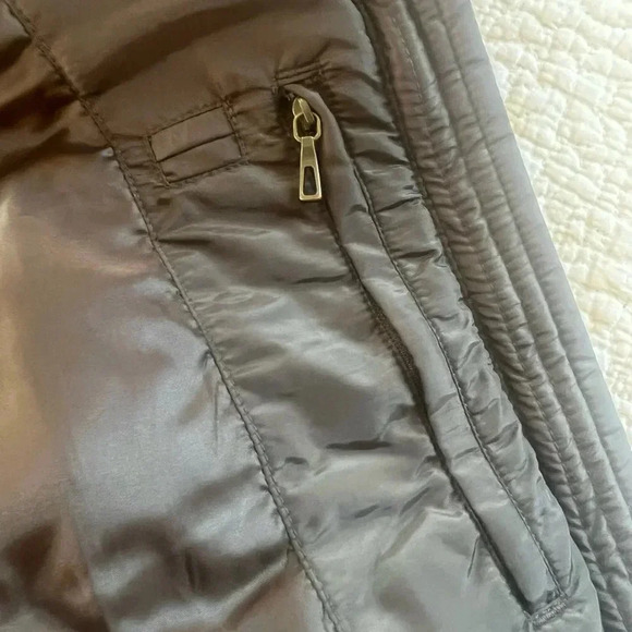 Lands End ladies puffer vest with faux fur collar M. 10/12 Brand new. - Picture 10 of 16